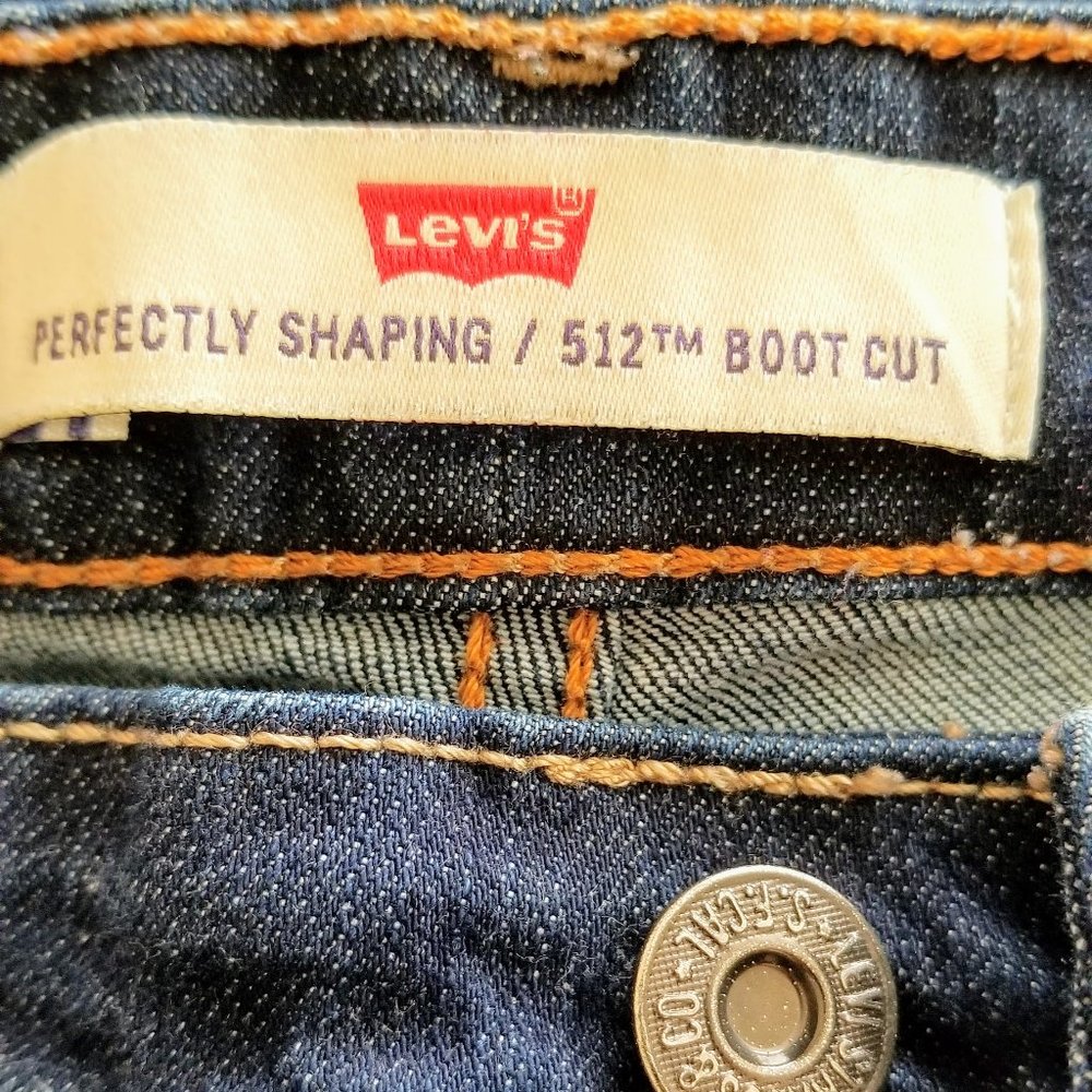 Levi's 512 Perfectly Shaping Boot Cut Size 22M
